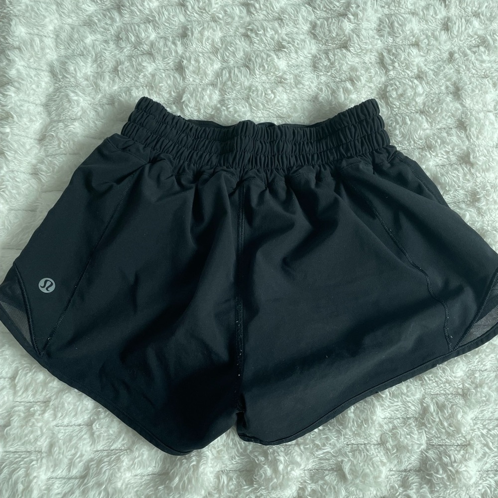 Lululemon Hotty hot shorts 2.5 in (size 0)